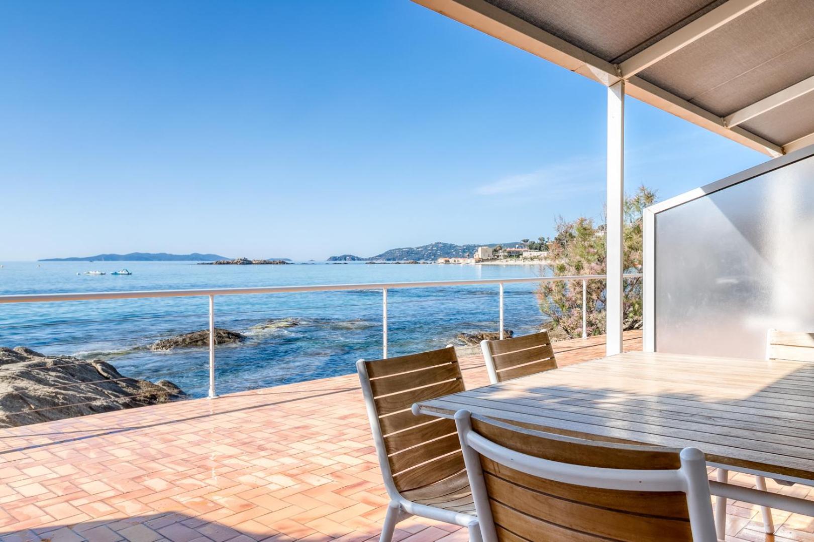 Roc Hotel - Hotel 4 Etoiles Les Pieds Dans L'Eau เลอลาวองดูว์ ภายนอก รูปภาพ
