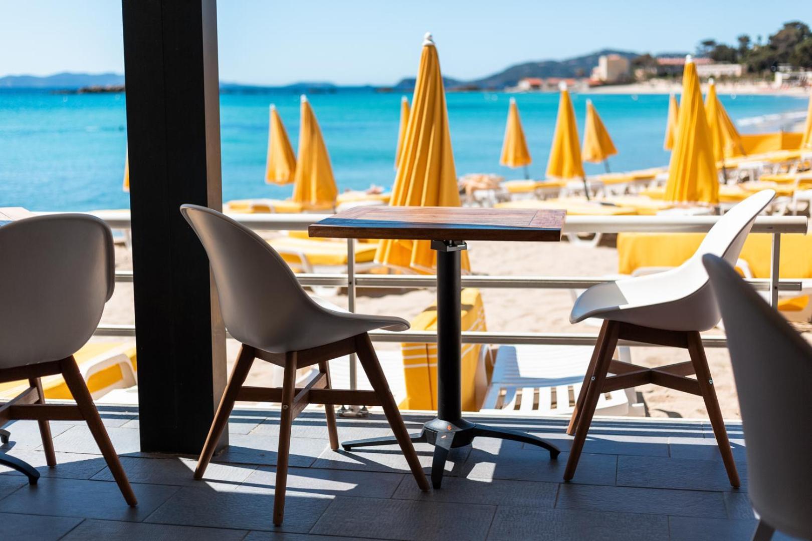 Roc Hotel - Hotel 4 Etoiles Les Pieds Dans L'Eau เลอลาวองดูว์ ภายนอก รูปภาพ