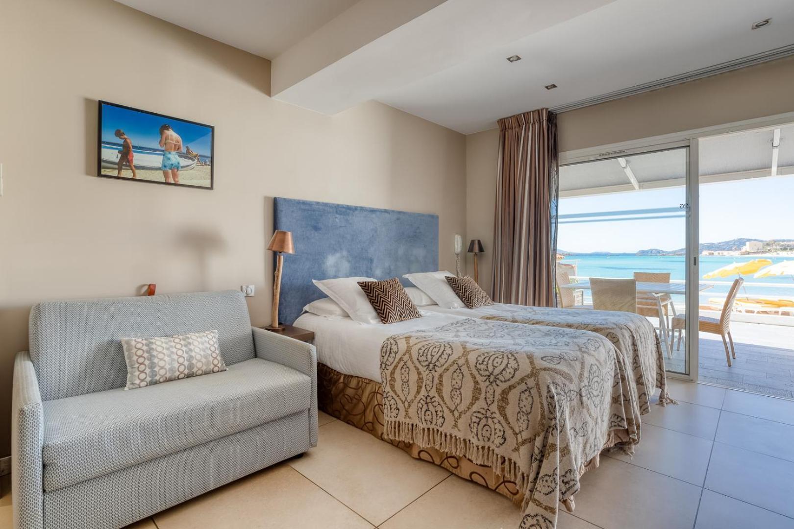 Roc Hotel - Hotel 4 Etoiles Les Pieds Dans L'Eau เลอลาวองดูว์ ภายนอก รูปภาพ