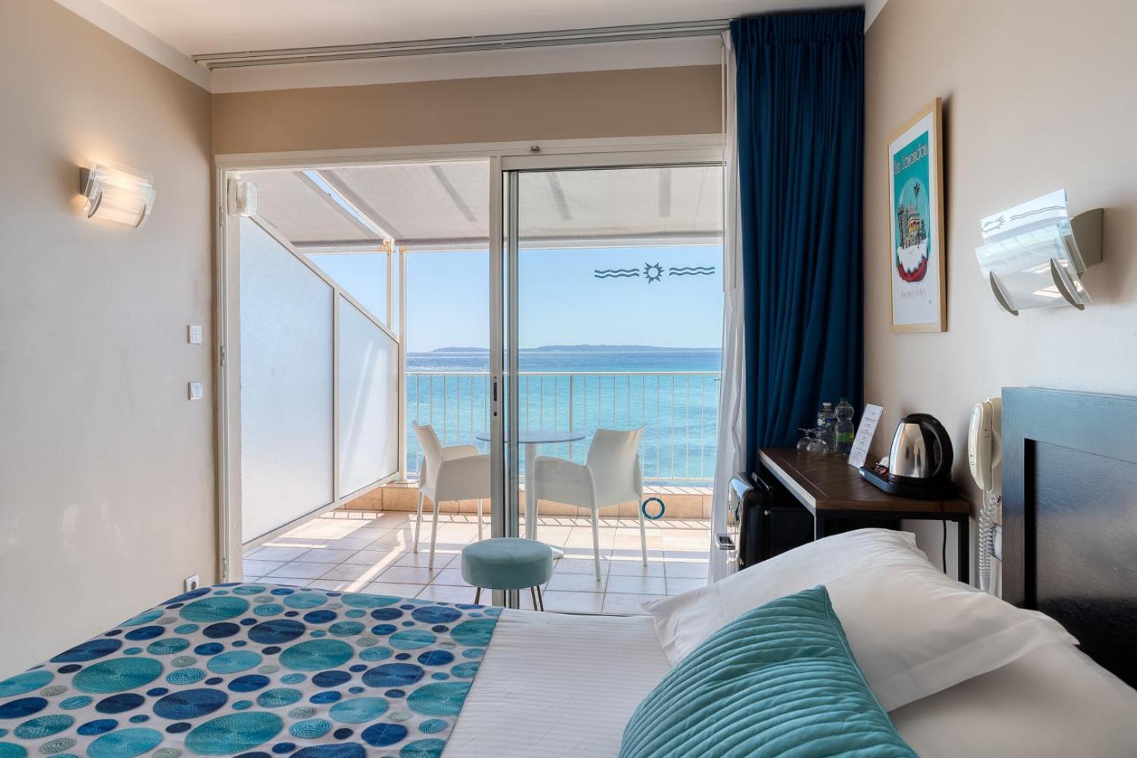 Roc Hotel - Hotel 4 Etoiles Les Pieds Dans L'Eau เลอลาวองดูว์ ภายนอก รูปภาพ