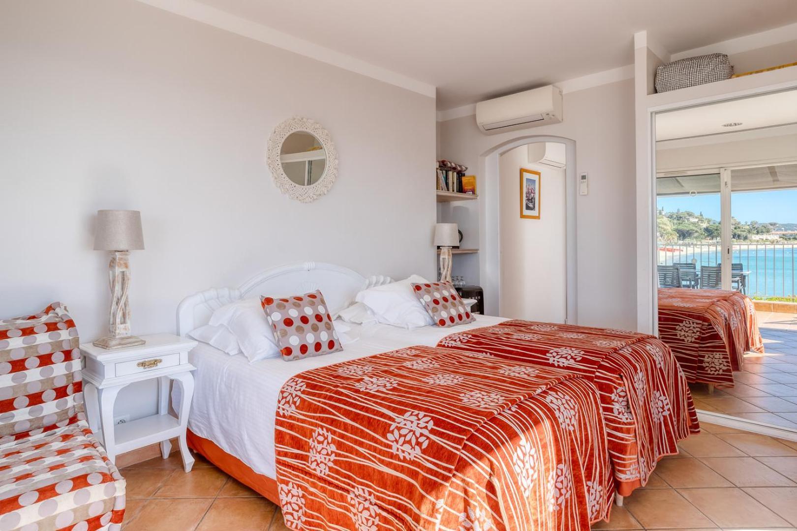 Roc Hotel - Hotel 4 Etoiles Les Pieds Dans L'Eau เลอลาวองดูว์ ภายนอก รูปภาพ
