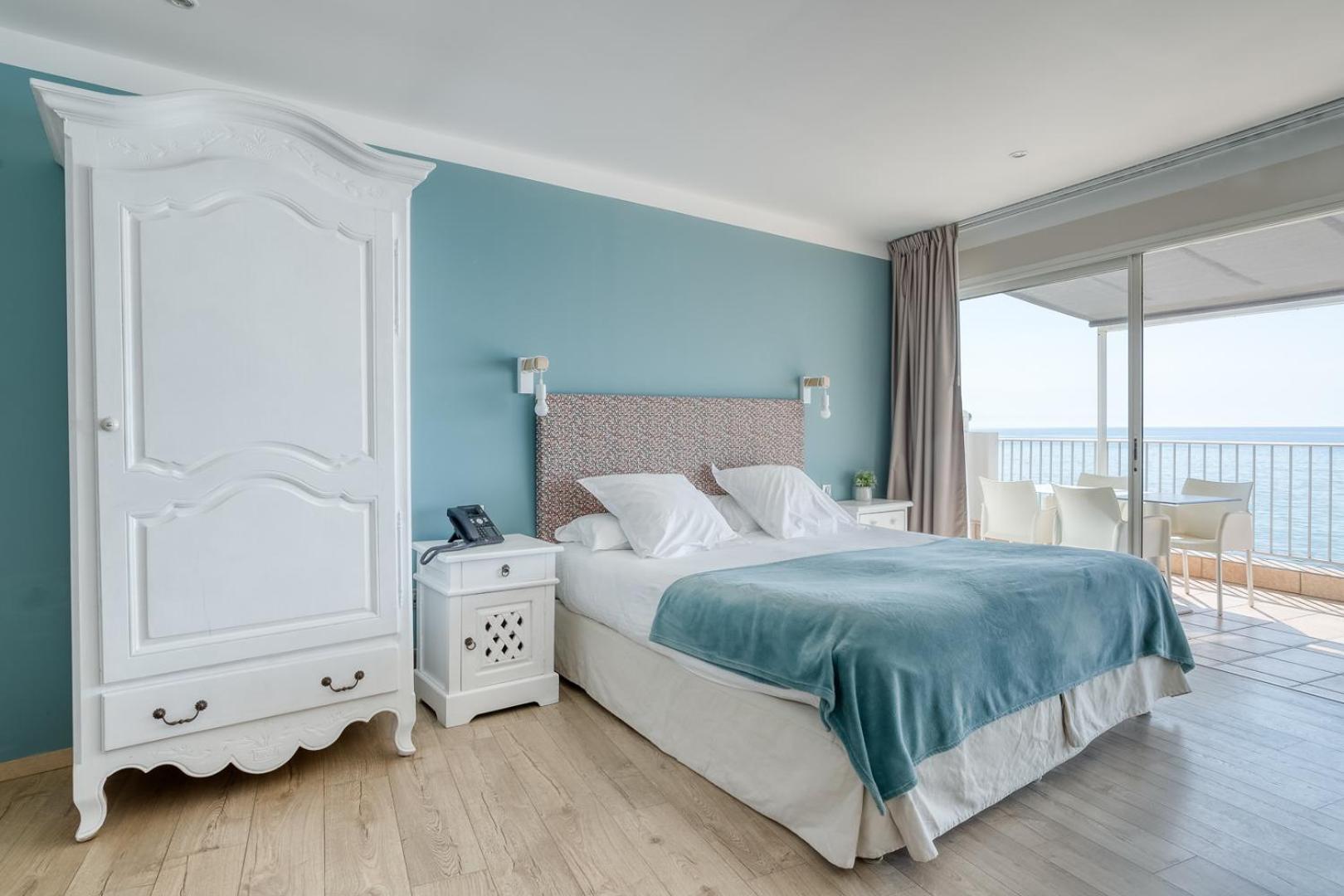 Roc Hotel - Hotel 4 Etoiles Les Pieds Dans L'Eau เลอลาวองดูว์ ภายนอก รูปภาพ