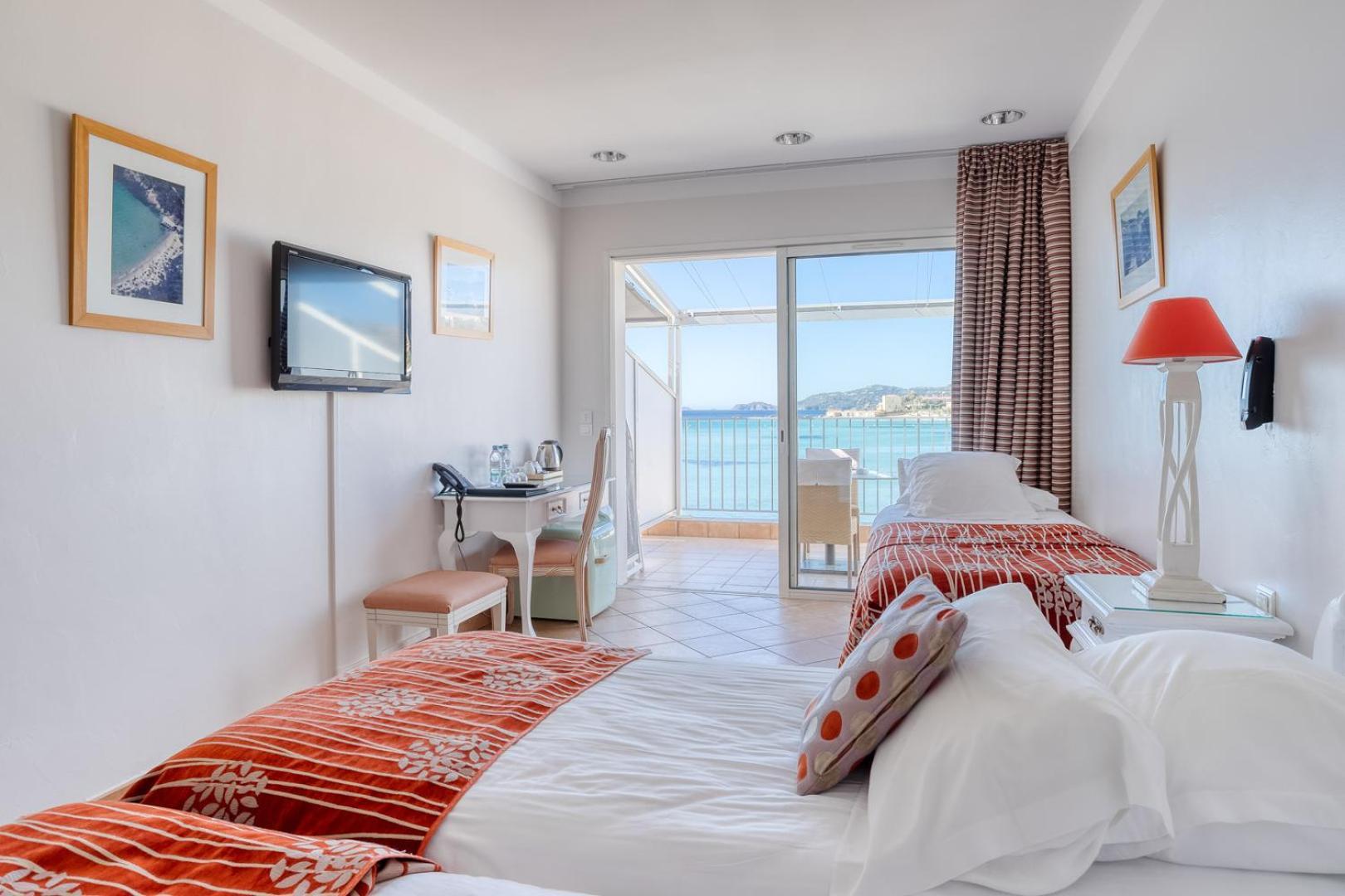 Roc Hotel - Hotel 4 Etoiles Les Pieds Dans L'Eau เลอลาวองดูว์ ภายนอก รูปภาพ