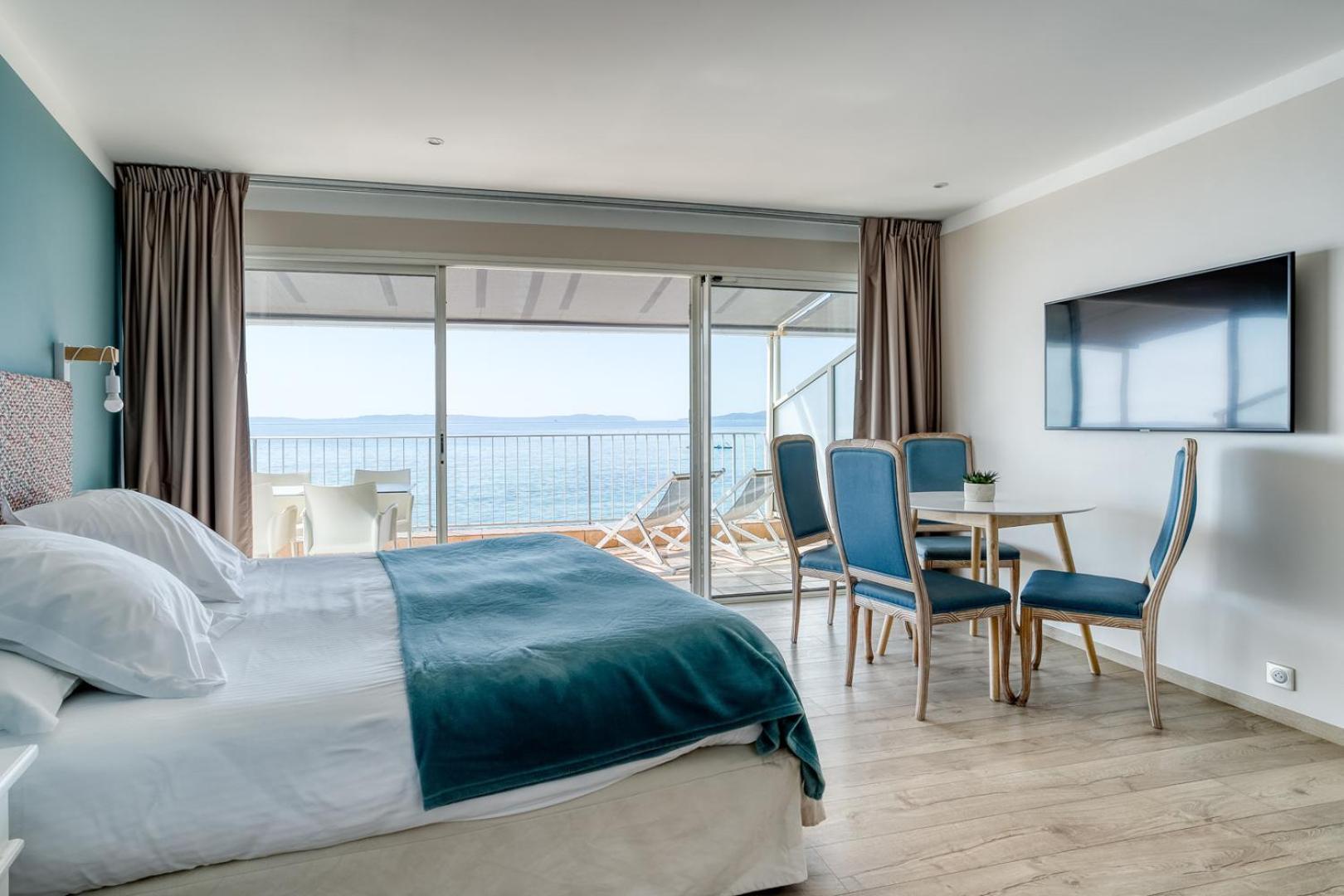 Roc Hotel - Hotel 4 Etoiles Les Pieds Dans L'Eau เลอลาวองดูว์ ภายนอก รูปภาพ