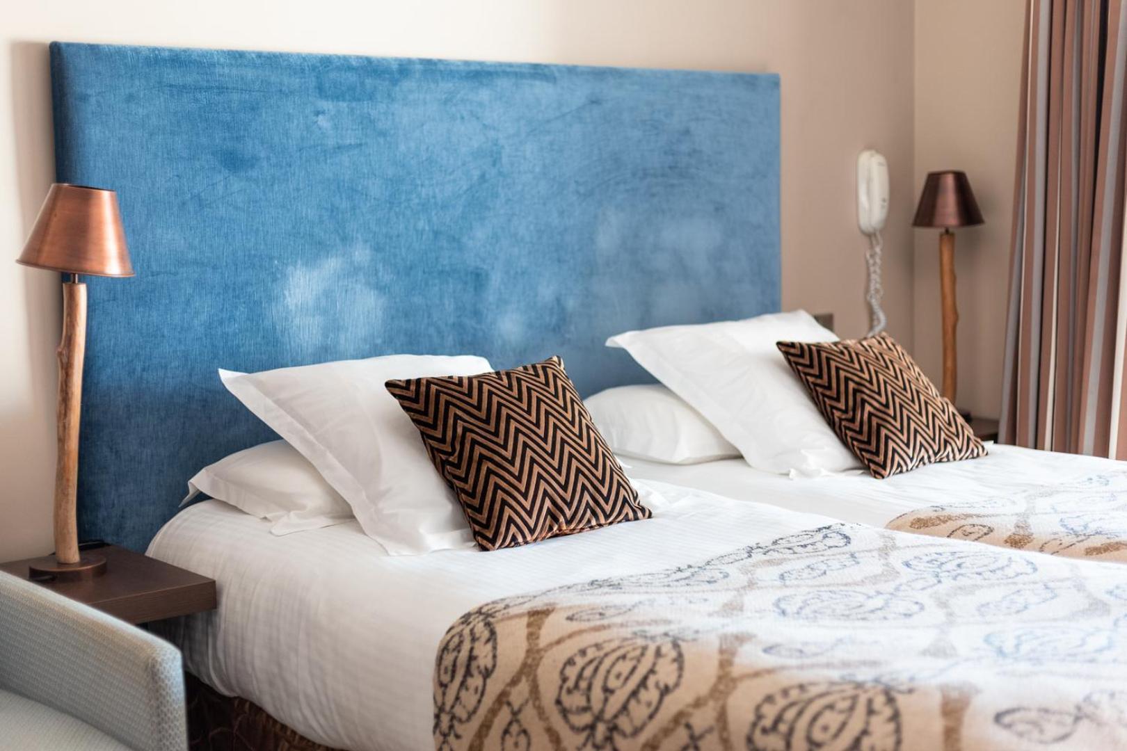 Roc Hotel - Hotel 4 Etoiles Les Pieds Dans L'Eau เลอลาวองดูว์ ภายนอก รูปภาพ