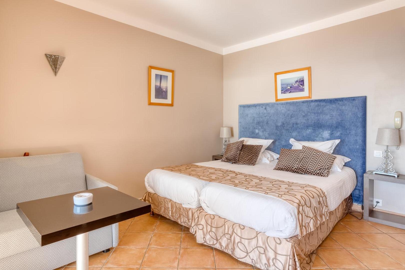 Roc Hotel - Hotel 4 Etoiles Les Pieds Dans L'Eau เลอลาวองดูว์ ภายนอก รูปภาพ